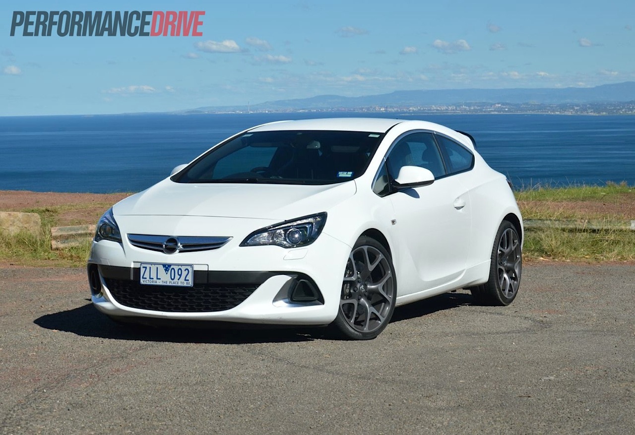 2013 Opel Astra OPC review (video)