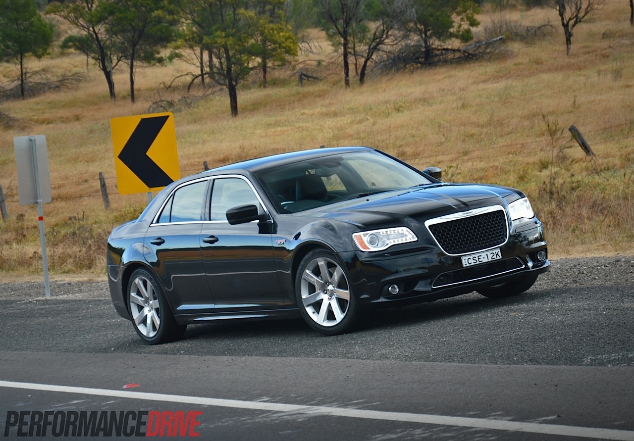 2014 Chrysler 300 SRT8 review: track test (video)