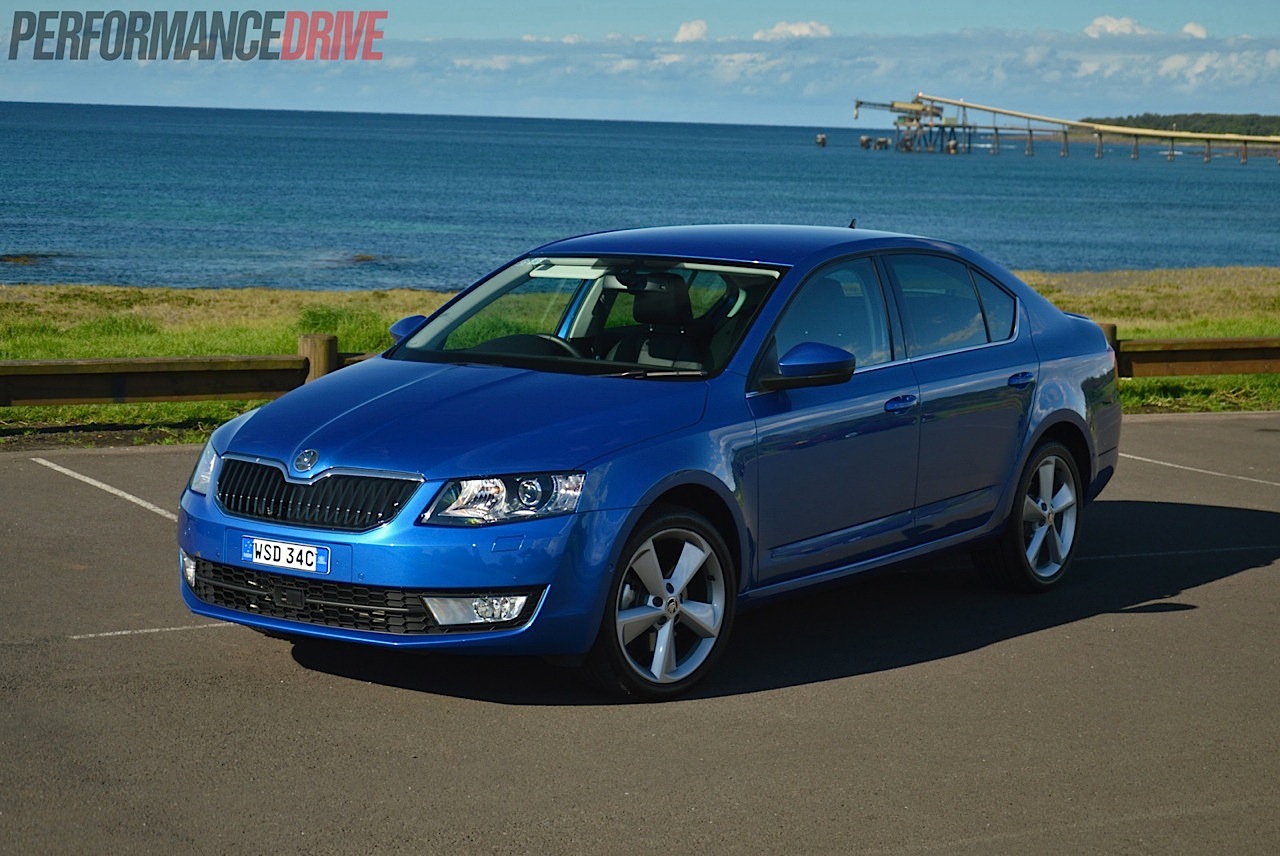 2014 Skoda Octavia Elegance 132TSI review (video)