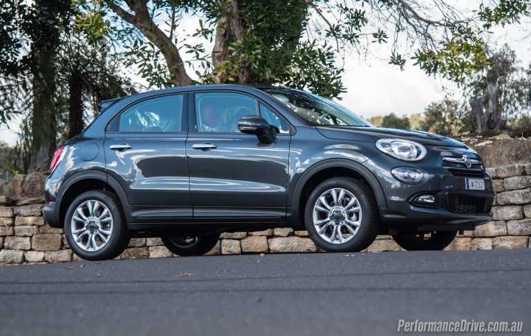 2016 Fiat 500X Pop Star review (video)