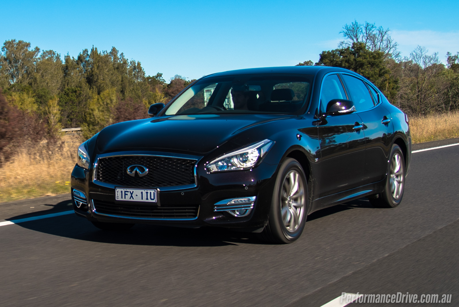 2016 Infiniti Q70 GT 3.7 review (video)