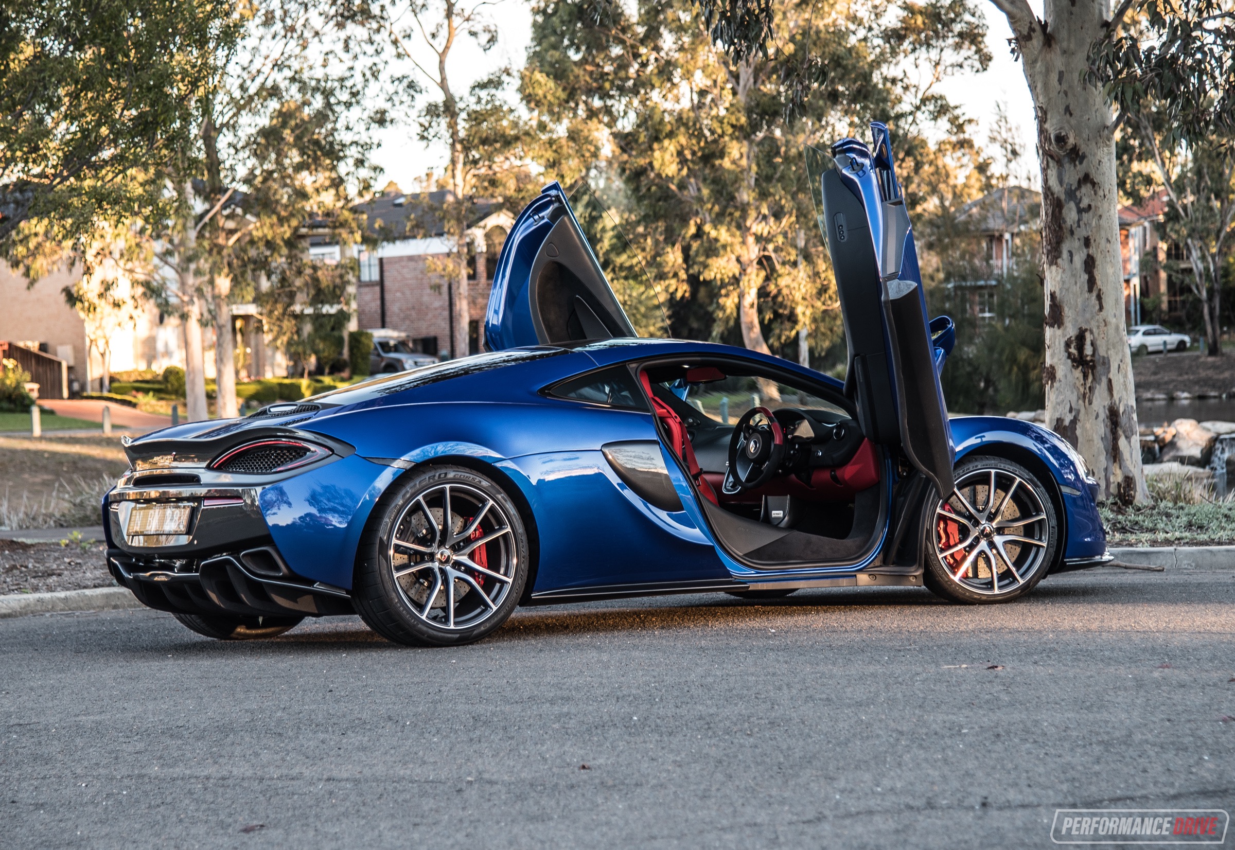 2018 McLaren 570GT review (video)