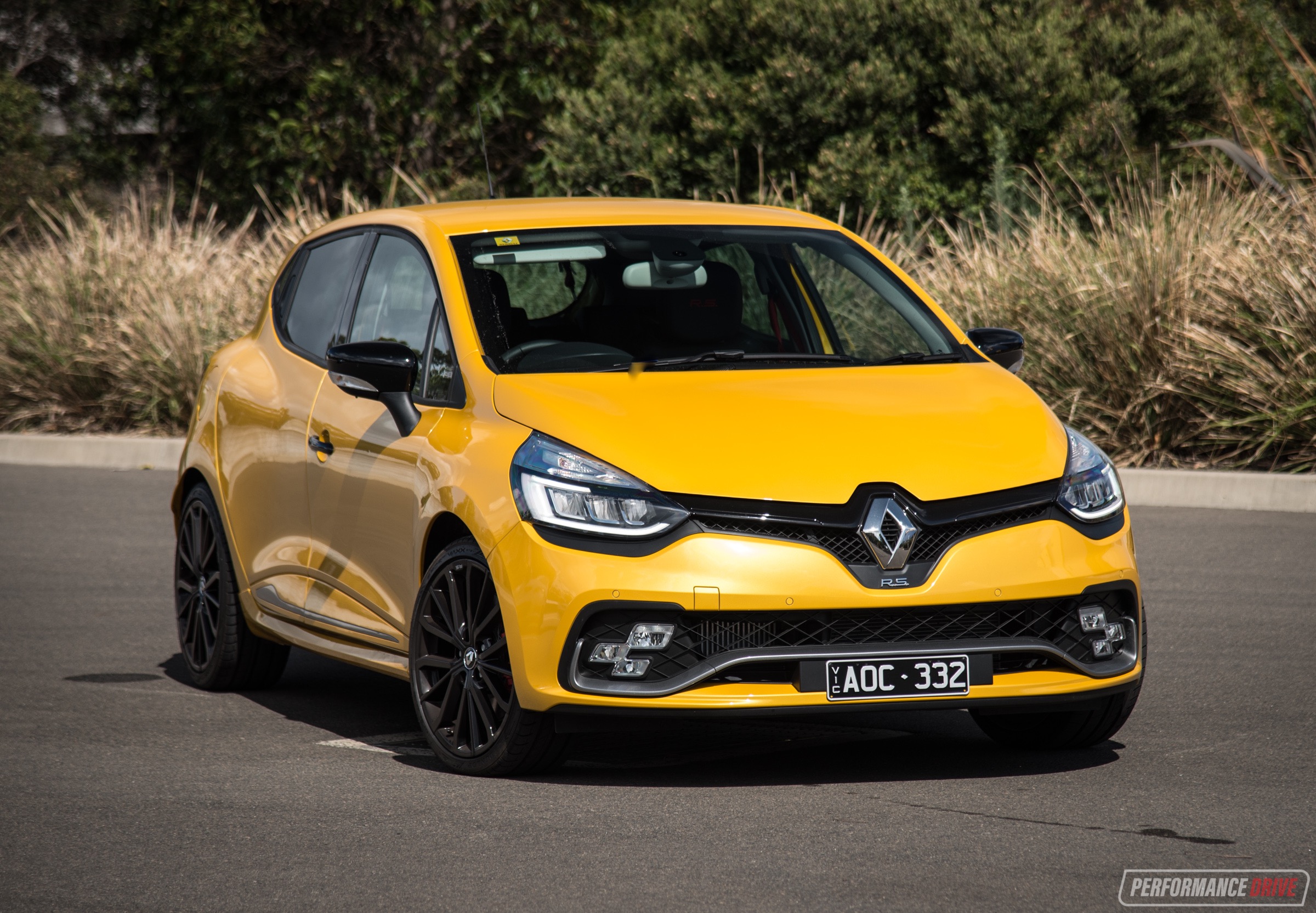 2018 Renault Clio R.S. 200 Cup review (video)