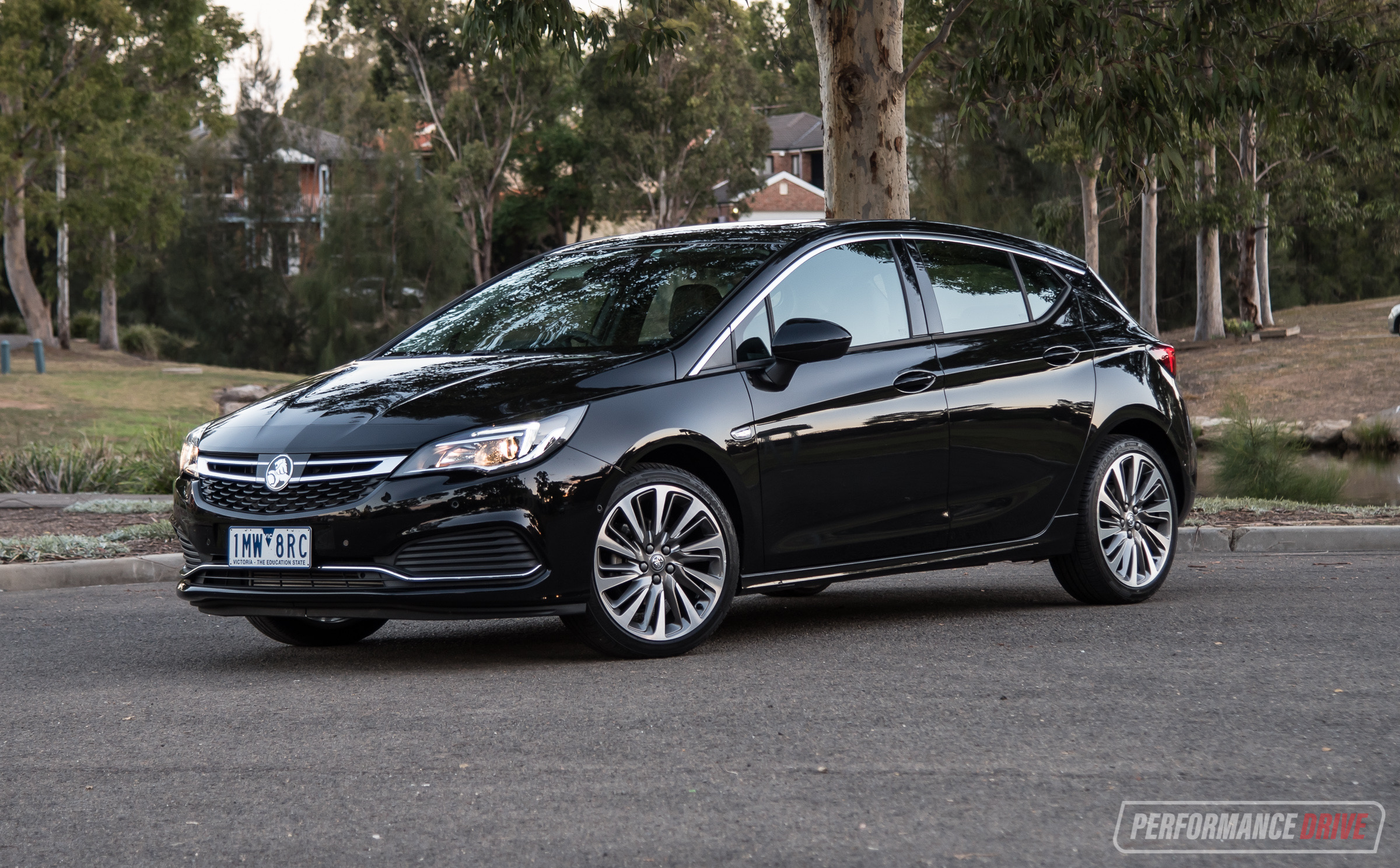 2019 Holden Astra RS-V review (video)