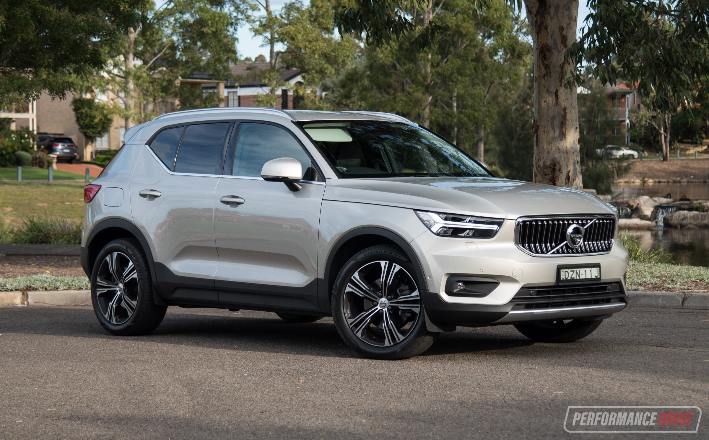 2019 Volvo XC40 T4 Inscription review (video)