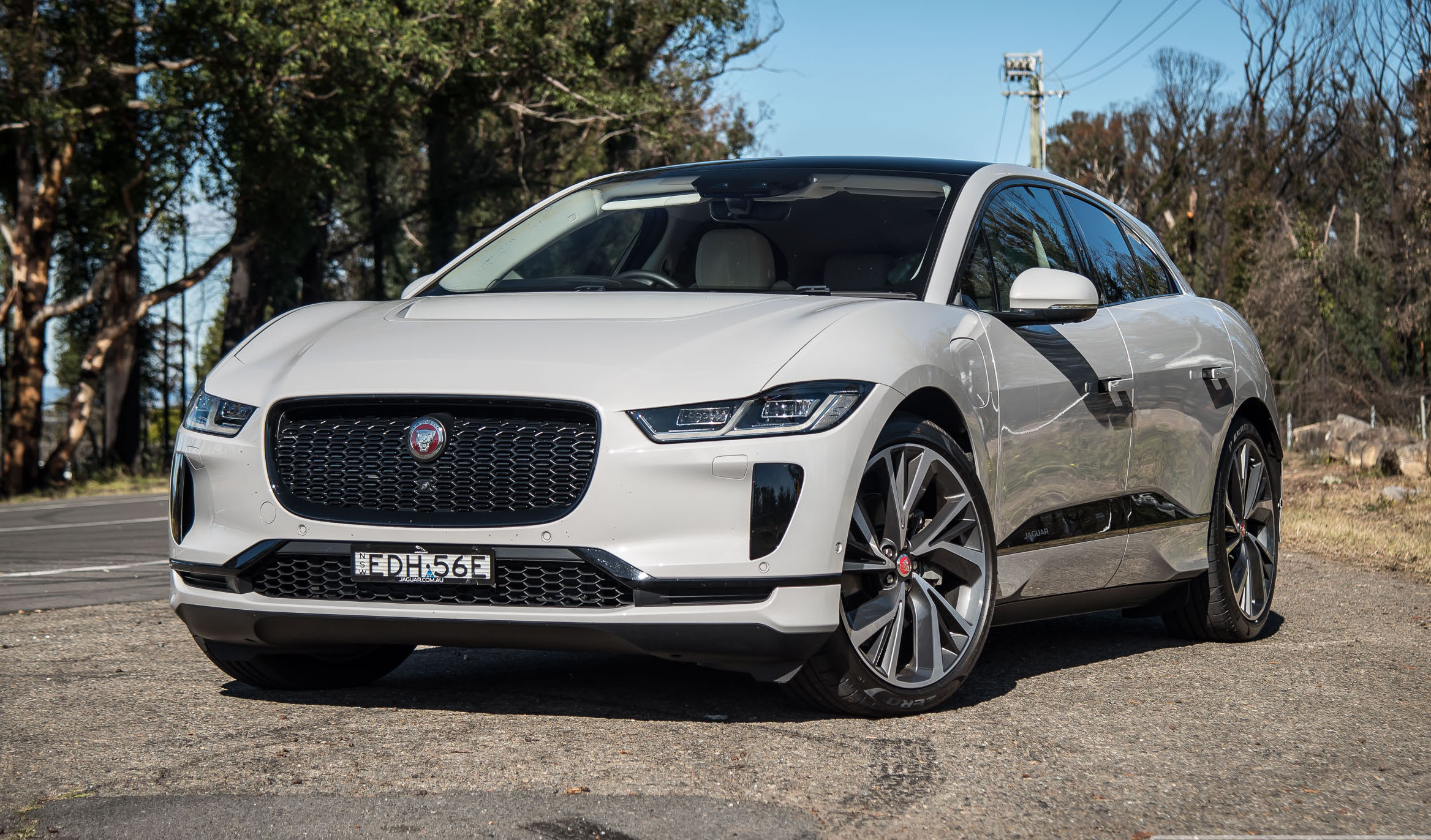 2020 Jaguar I-PACE SE review (video)