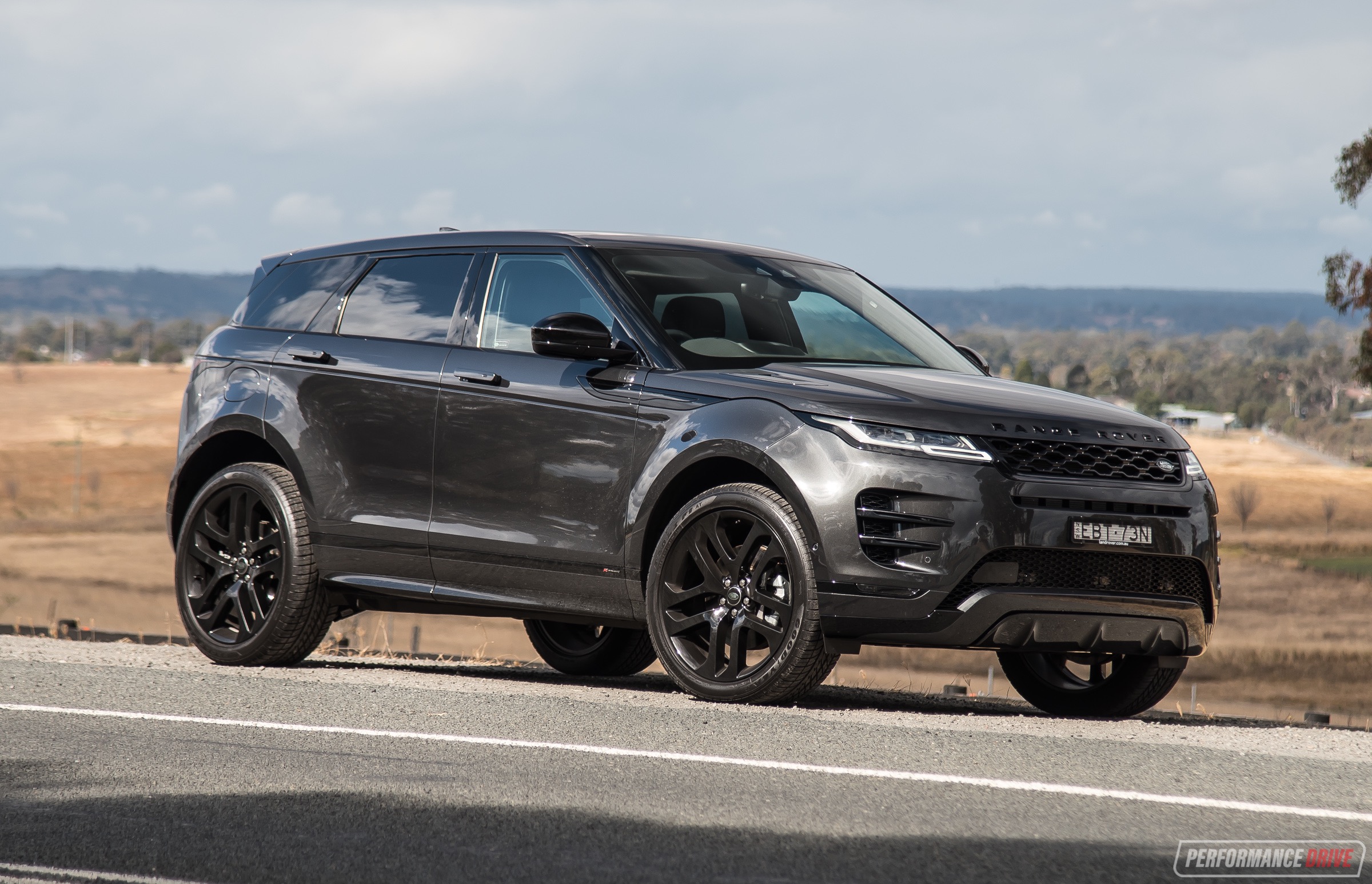 2020 Range Rover Evoque P300 R-Dynamic SE review (video)