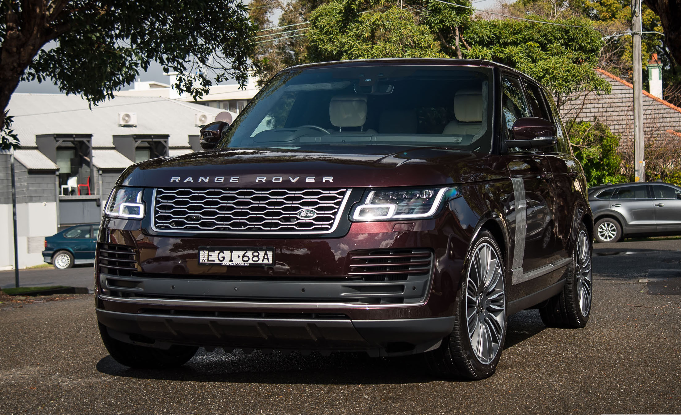 2020 Range Rover Vogue P400 review (video)