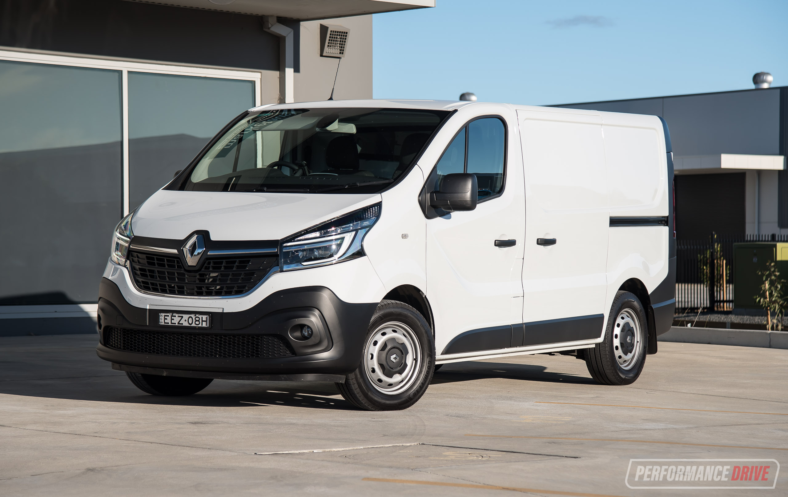 2020 Renault Trafic SWB Premium review (video)