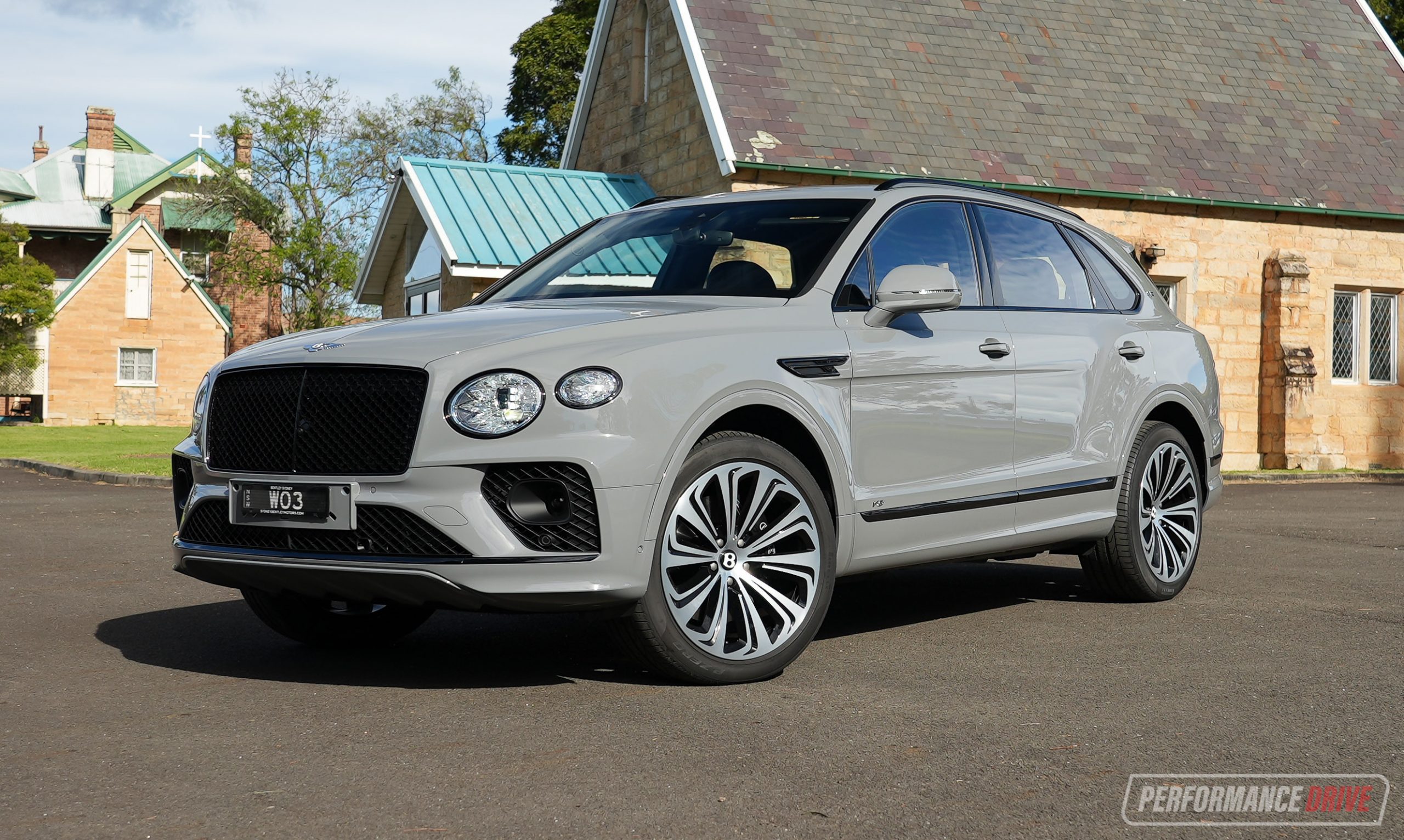 2021 Bentley Bentayga V8 review (video)