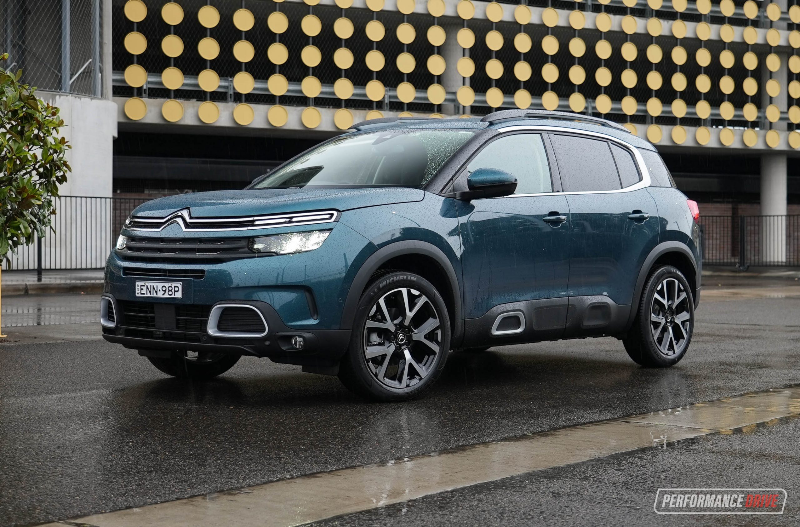 2021 Citroen C5 Aircross review (video)