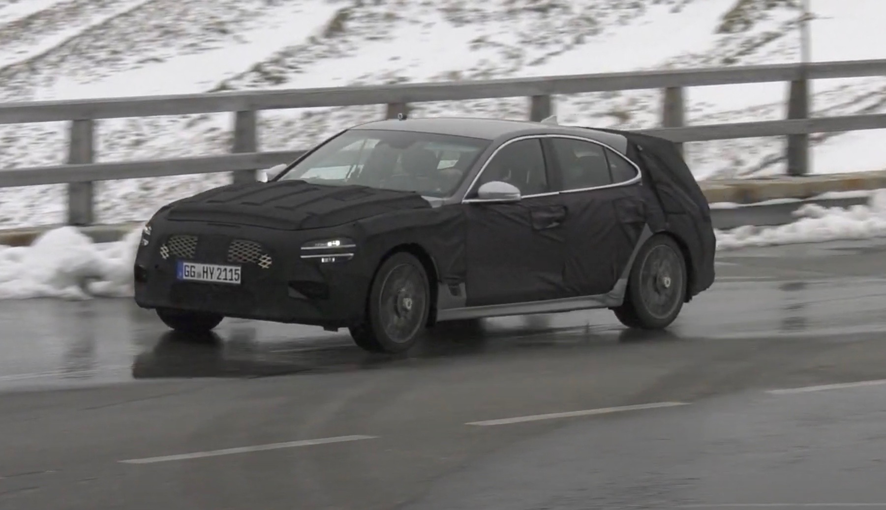 2021 Genesis G70 ‘shooting brake’ wagon spotted (video)