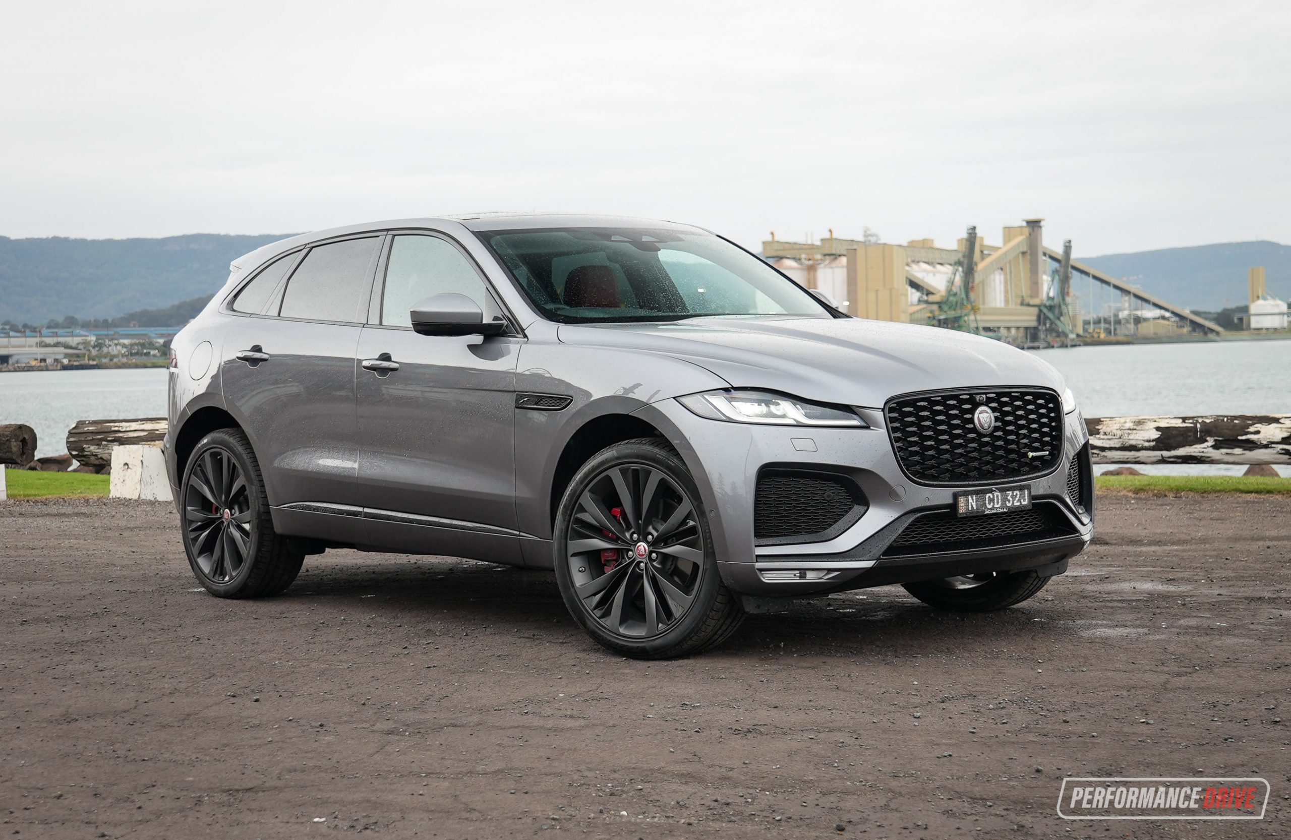 2021 Jaguar F-PACE P400 SE review (video)