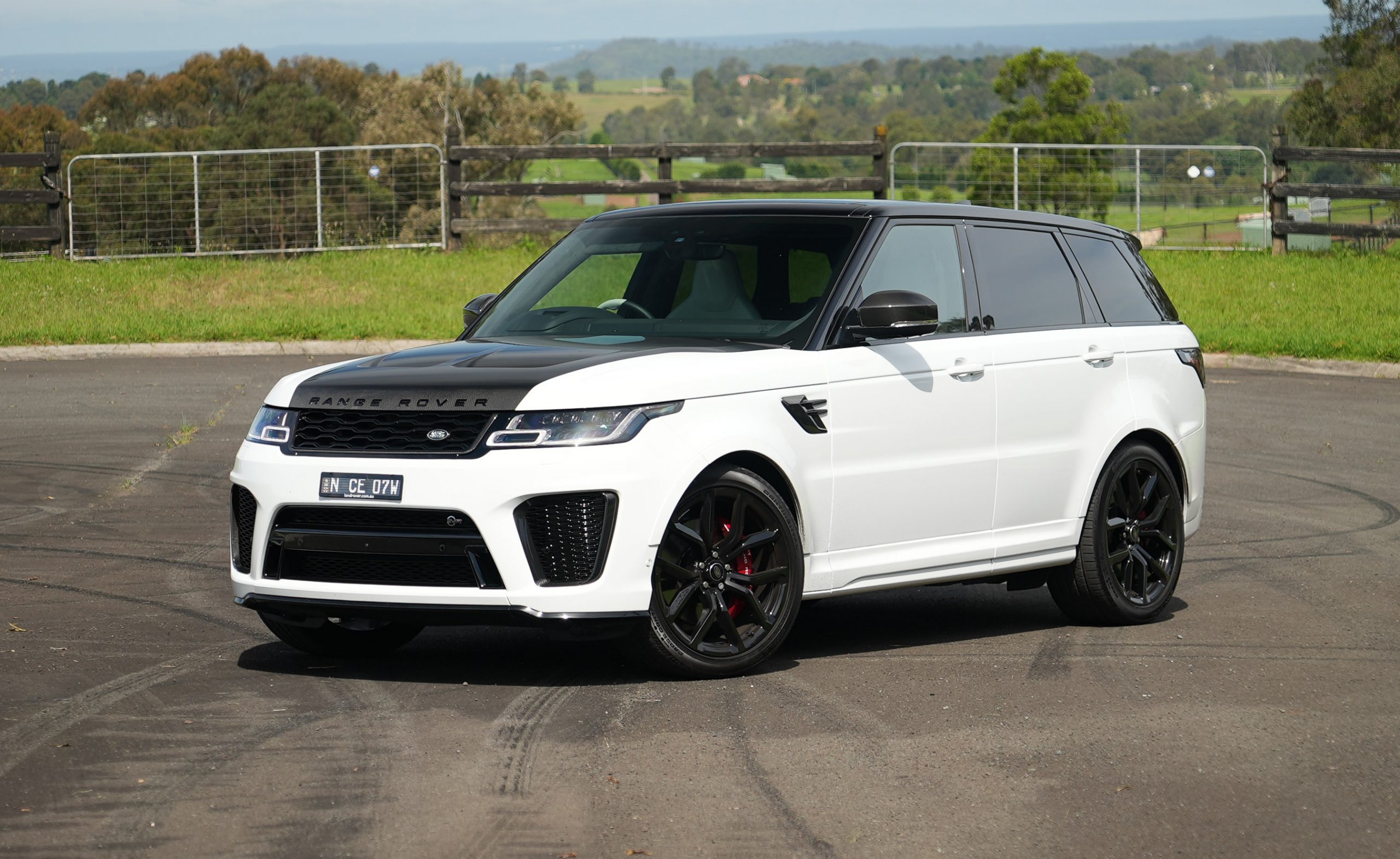 2021 Range Rover Sport SVR Carbon Edition review (video)