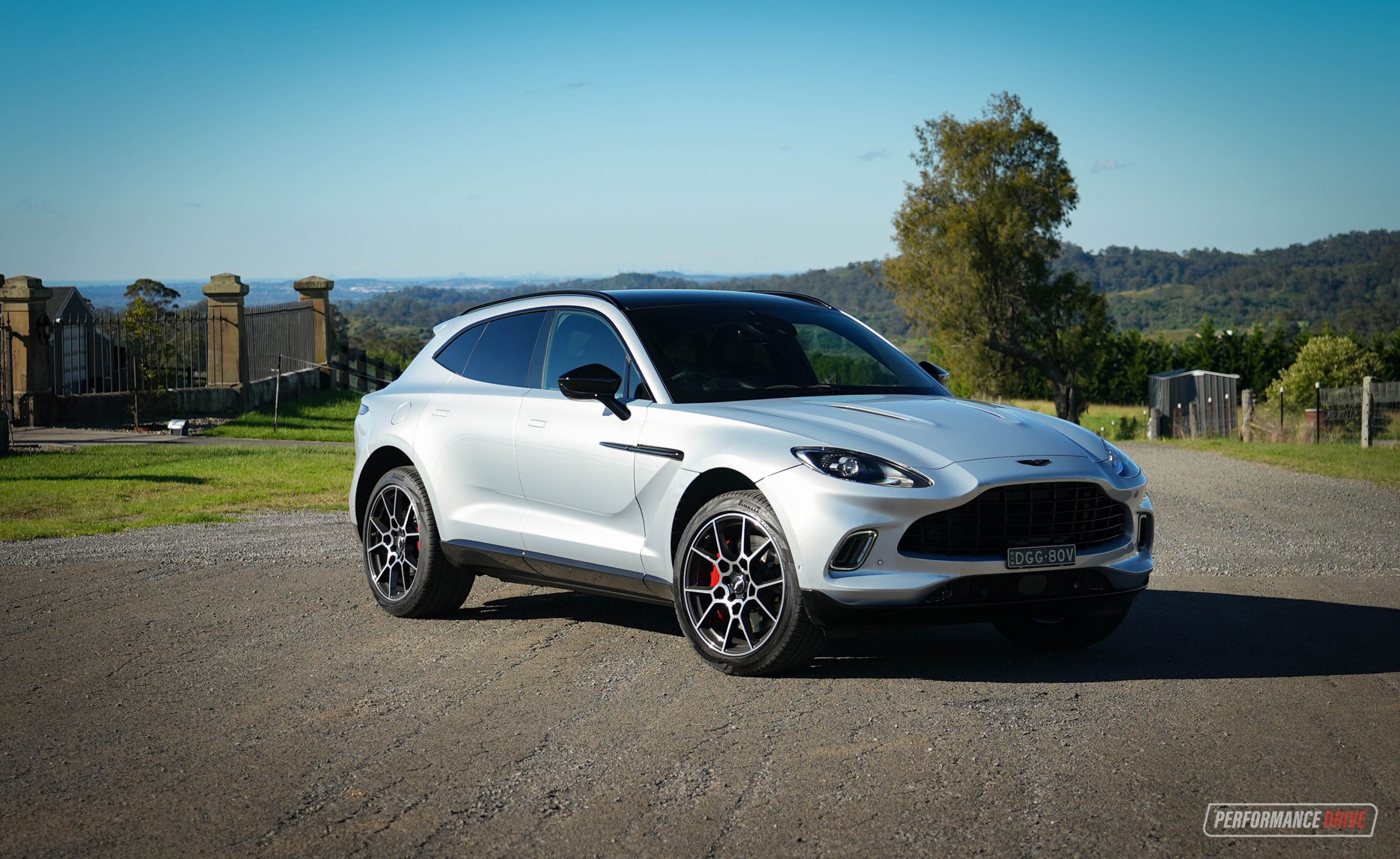 2022 Aston Martin DBX review (video)