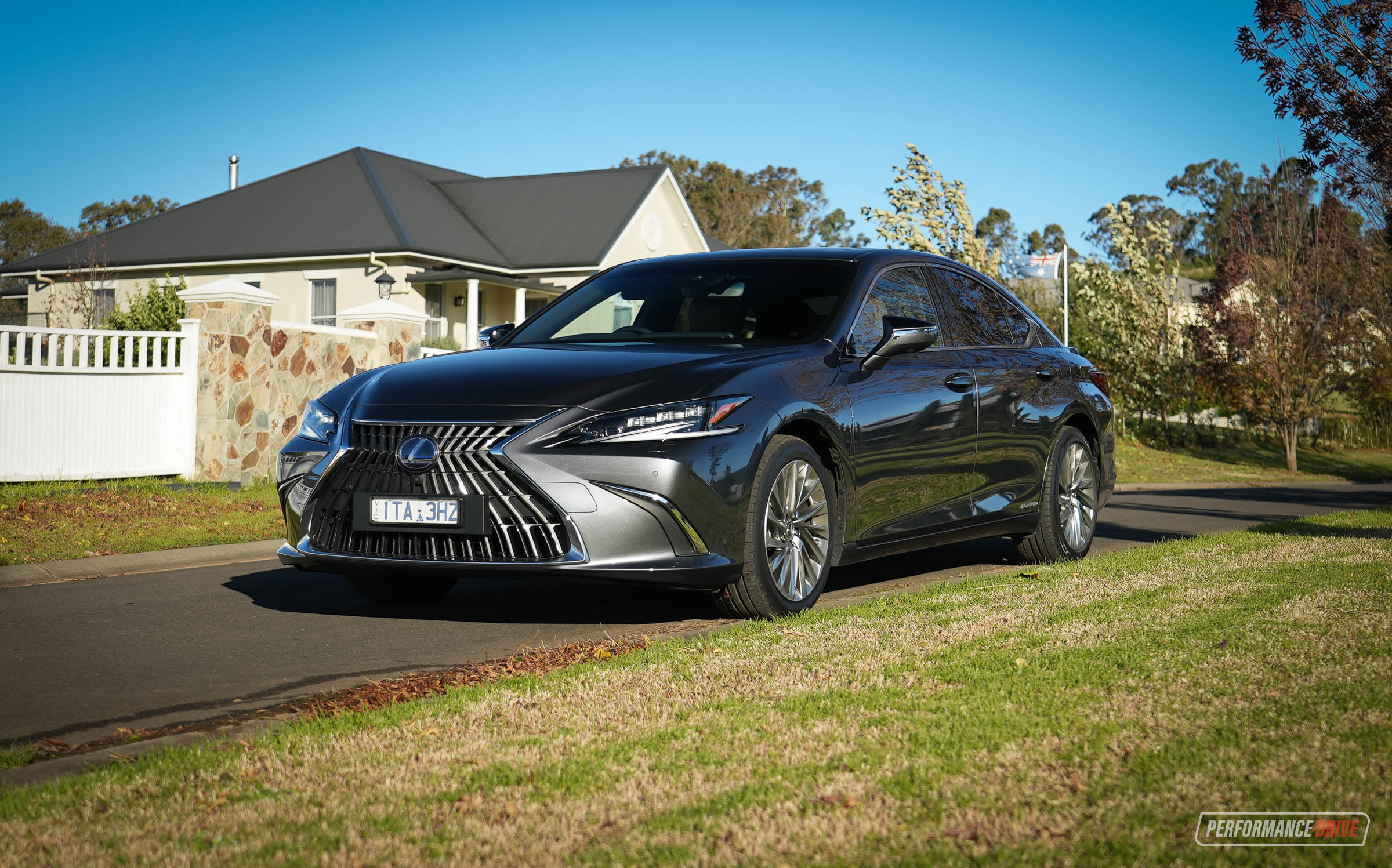 2022 Lexus ES 300h Sports Luxury review (video)