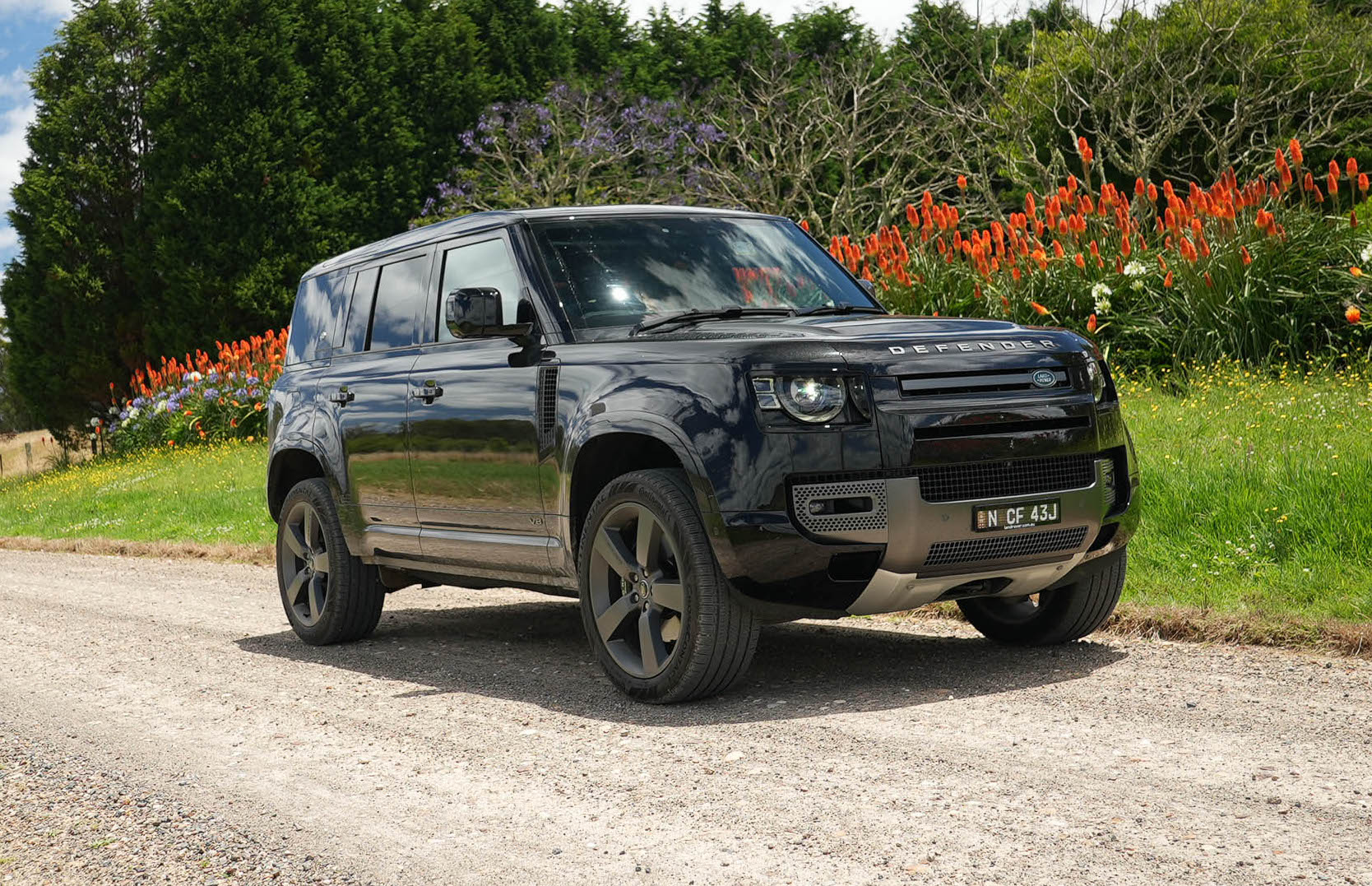 2023 Land Rover Defender 110 P525 V8 review (video)