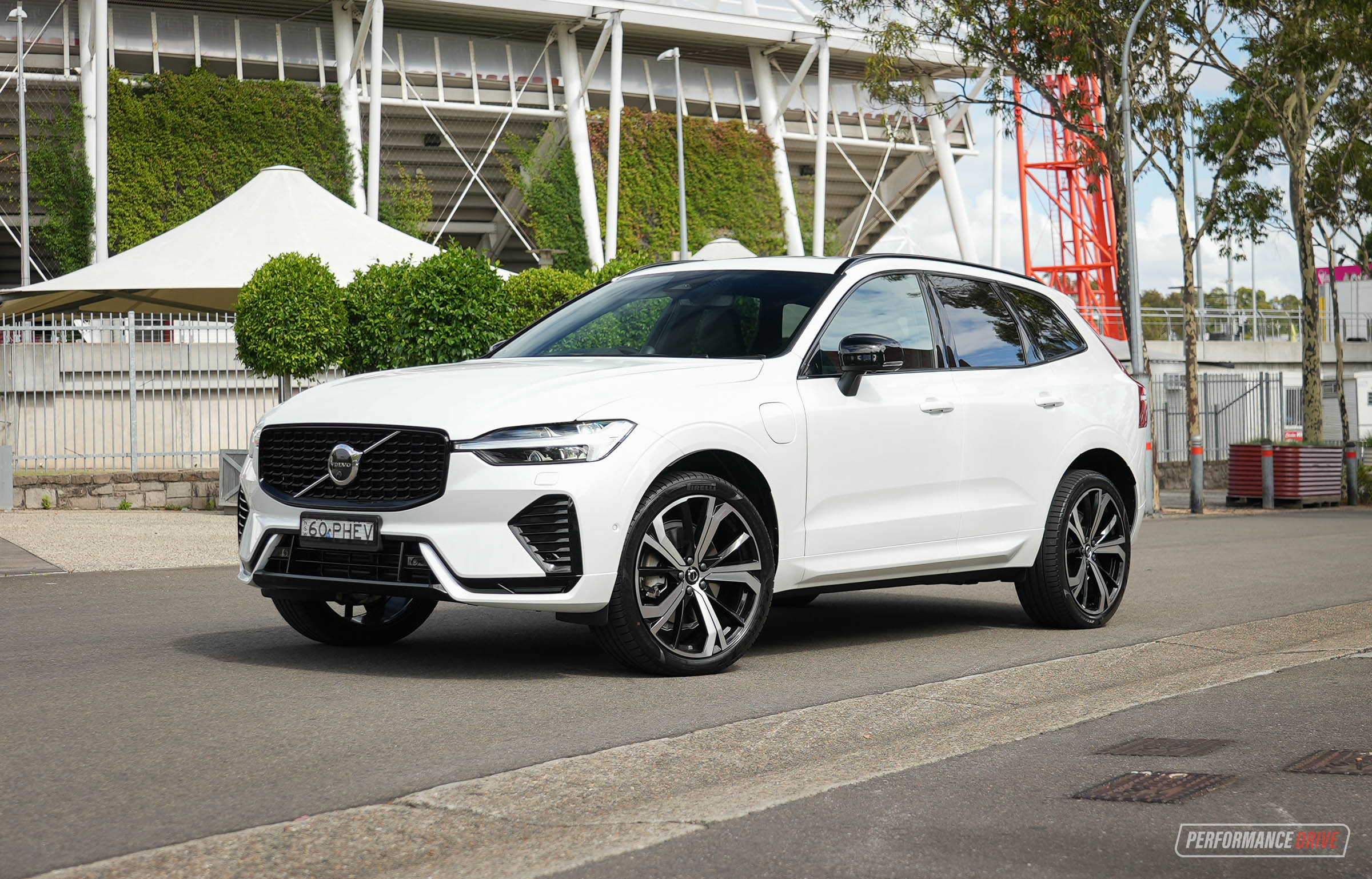 2023 Volvo XC60 Recharge Ultimate T8 review (video)