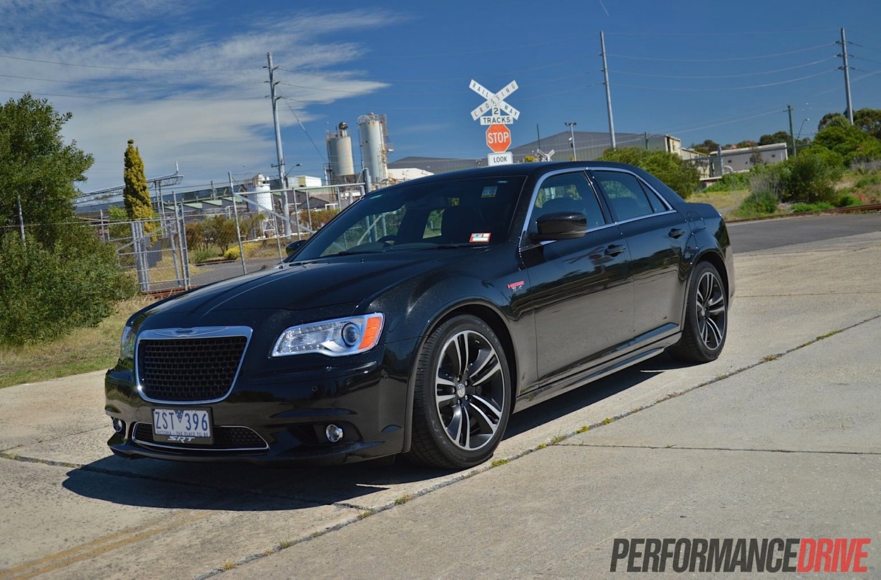 Chrysler 300 SRT8 Core review (video)