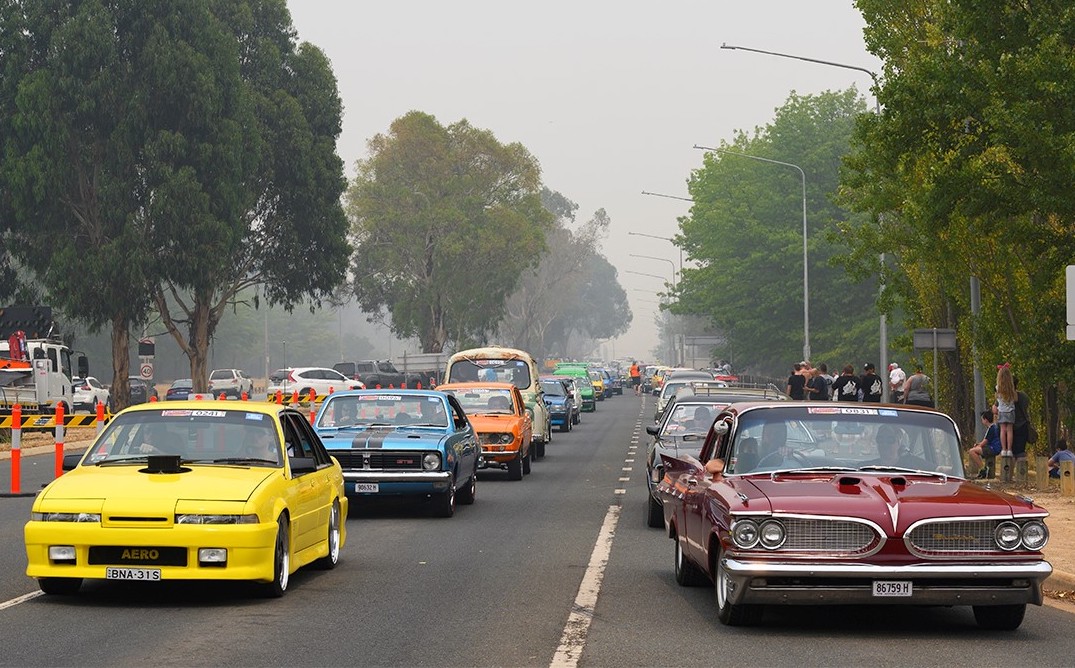 Summernats 33 opens, brightens up smoke-filled Canberra