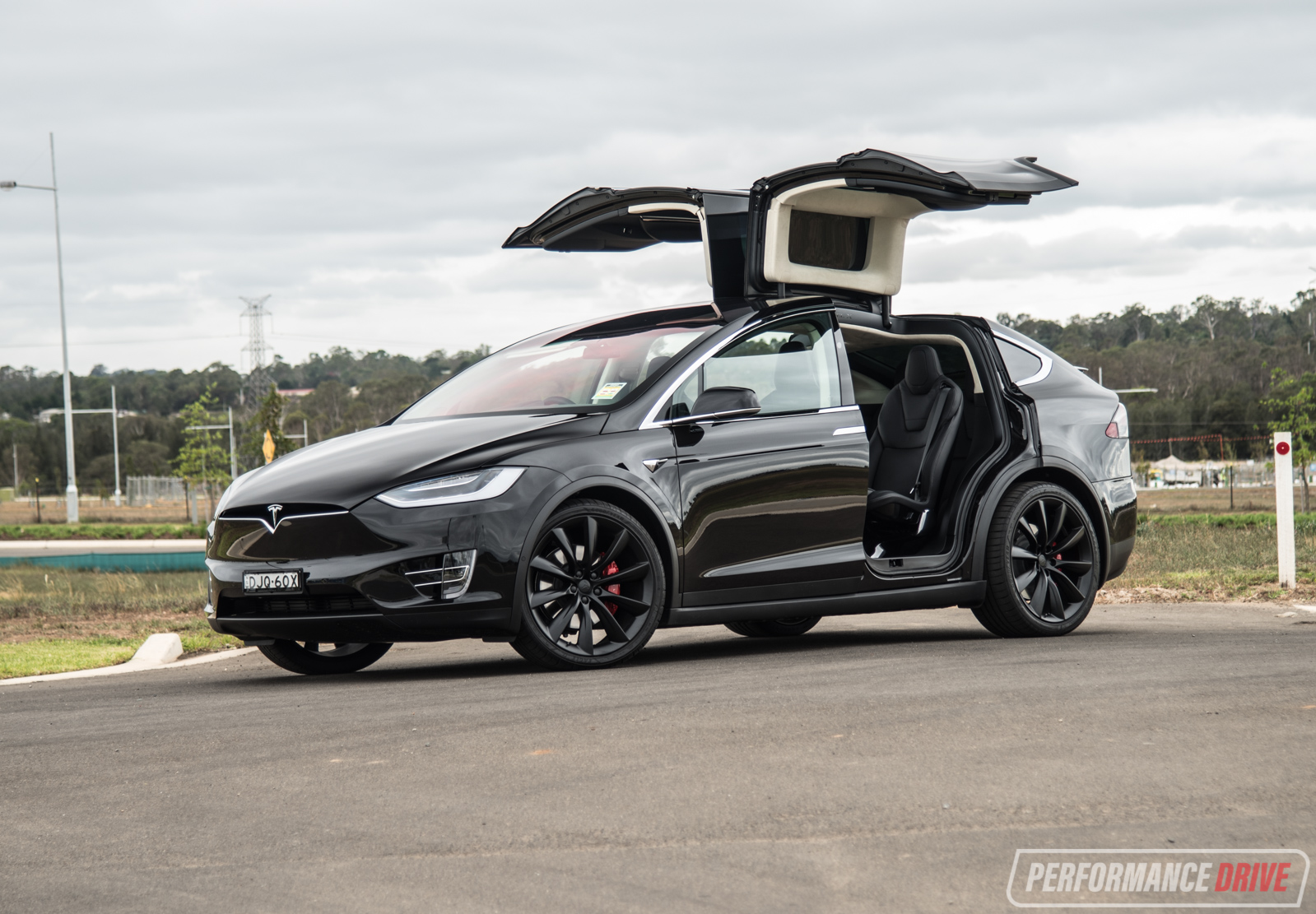 2017 Tesla Model X P90D review (video)